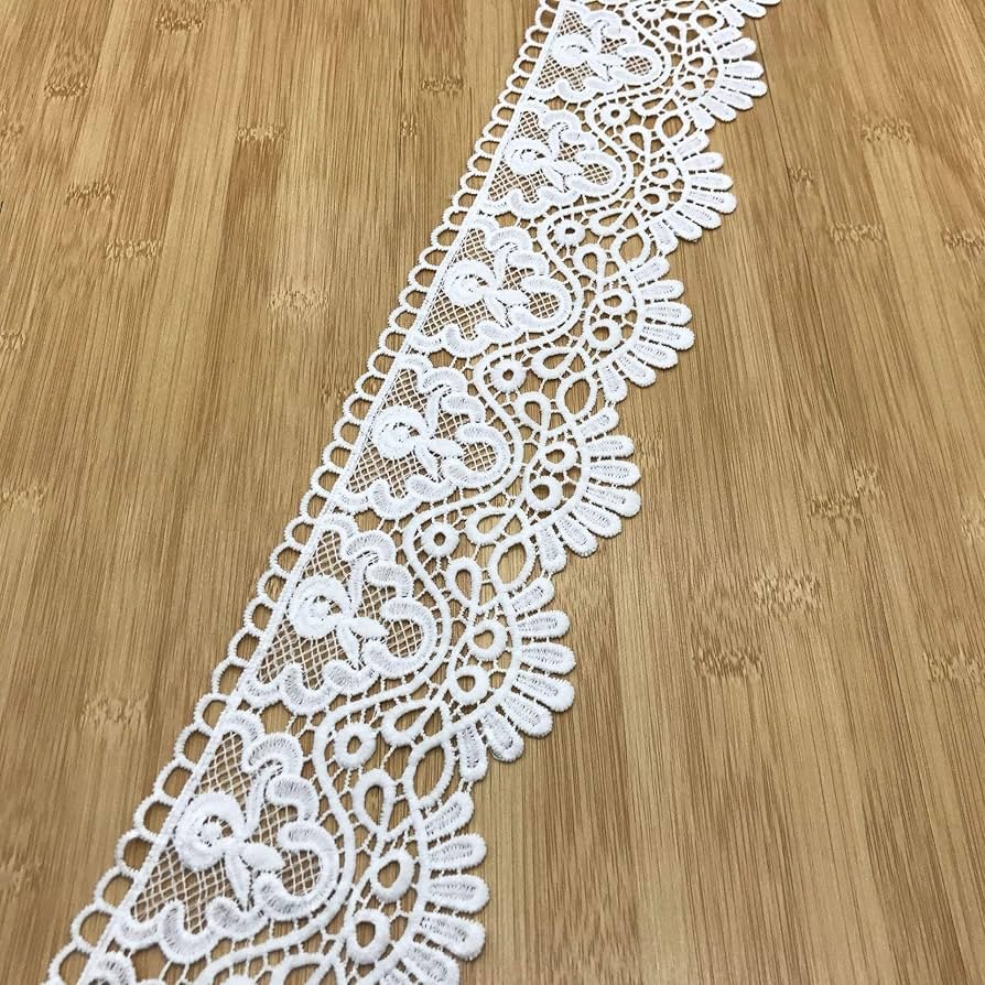 Lace Trimming: 